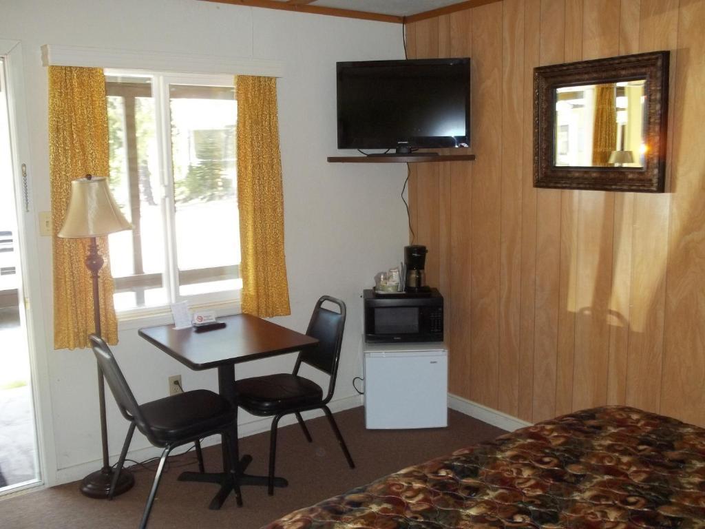 White Chief Mountain Lodge Fish Camp Camera foto