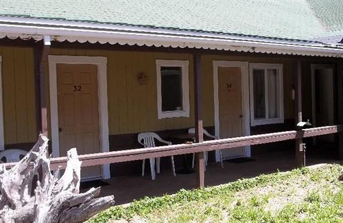 White Chief Mountain Lodge Fish Camp Esterno foto